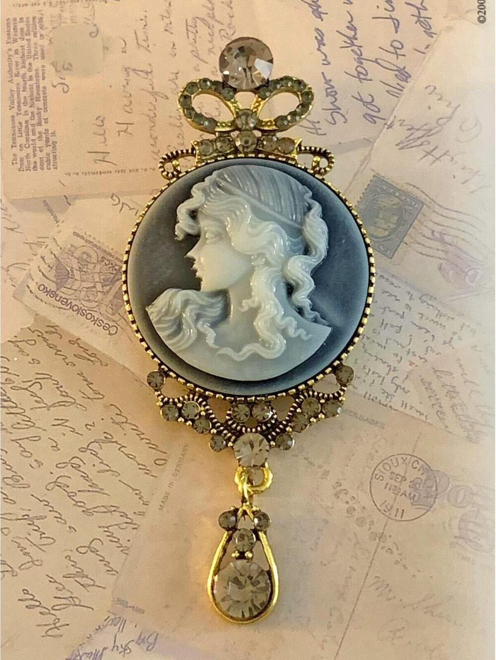 Classical Maiden Cameo Brooch Pendant Rhinestone Teardrop Dangle